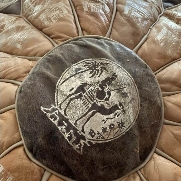 Leather pouf vintage true pouf 1920’s coarse filling Egyptian motif green gold - Picture 6 of 12